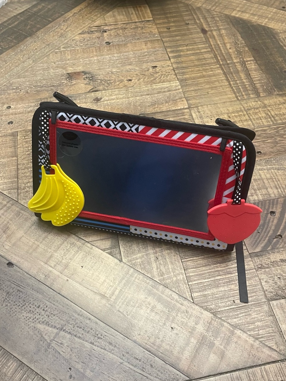 Tummy time floor mirror can be used for your baby's tummy time in different ways